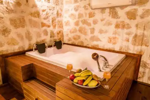 Kiralık Jakuzili Villalar
