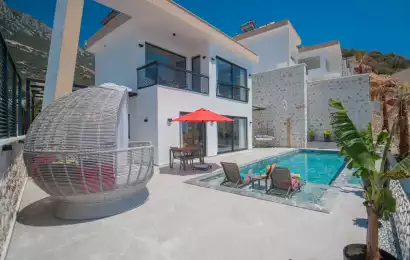 villaName