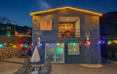 villaName
