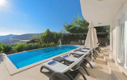 villaName