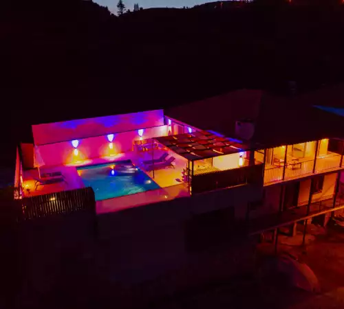 villaName