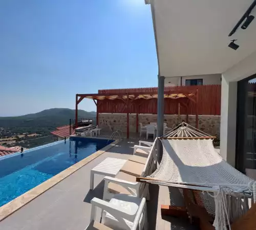 villaName