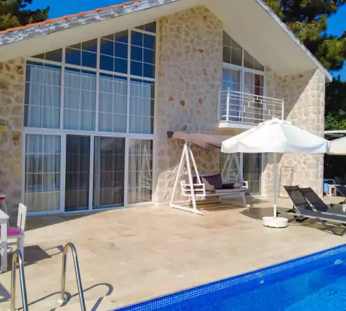 villaName